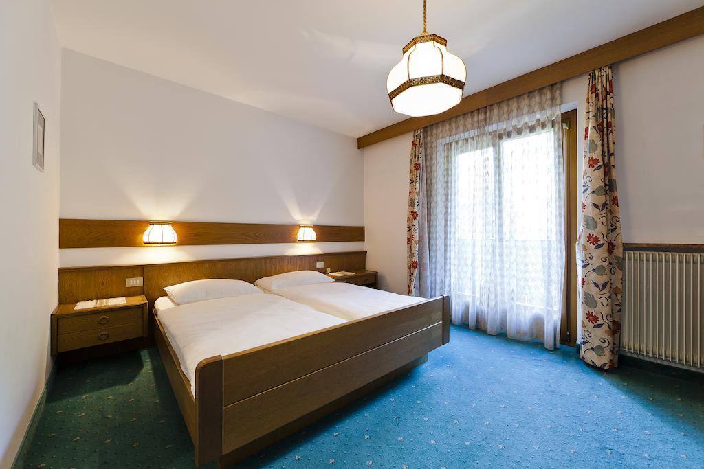 Hotel Brueckenwirt - Al Ponte Montagna Phòng bức ảnh